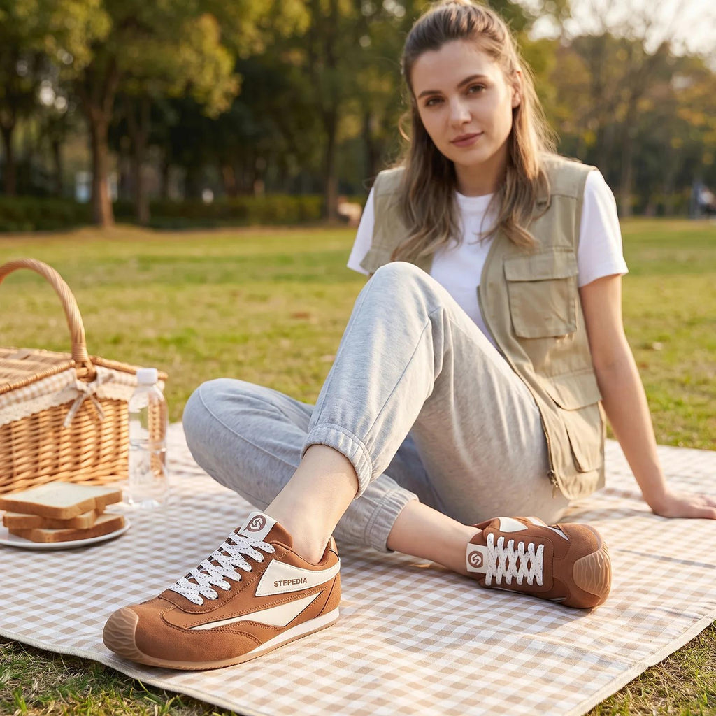 Gexuosn Women Classic Retro Wide Sneakers Casual Tennis Shoe Barefoot Walking Anti Slip Trainers